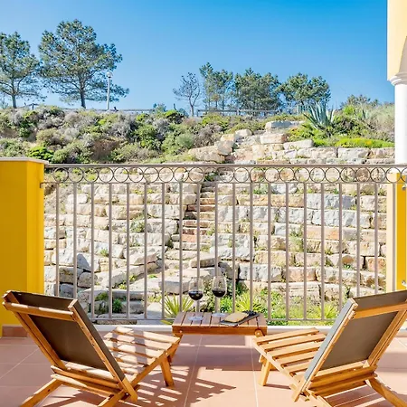 Sun And Surf Escape Free Bikes And Surfboards Apartman